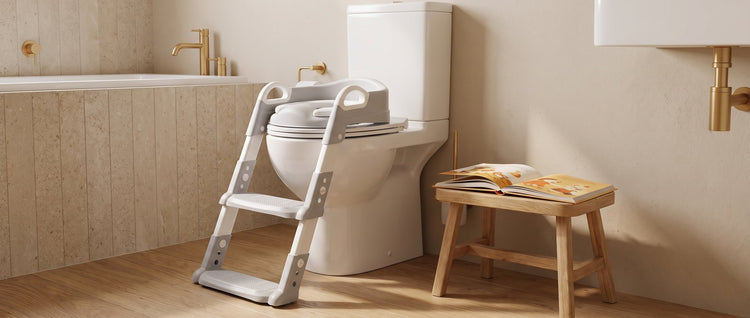 Laavir wc-verkleiner met trapje in een lichte badkamer